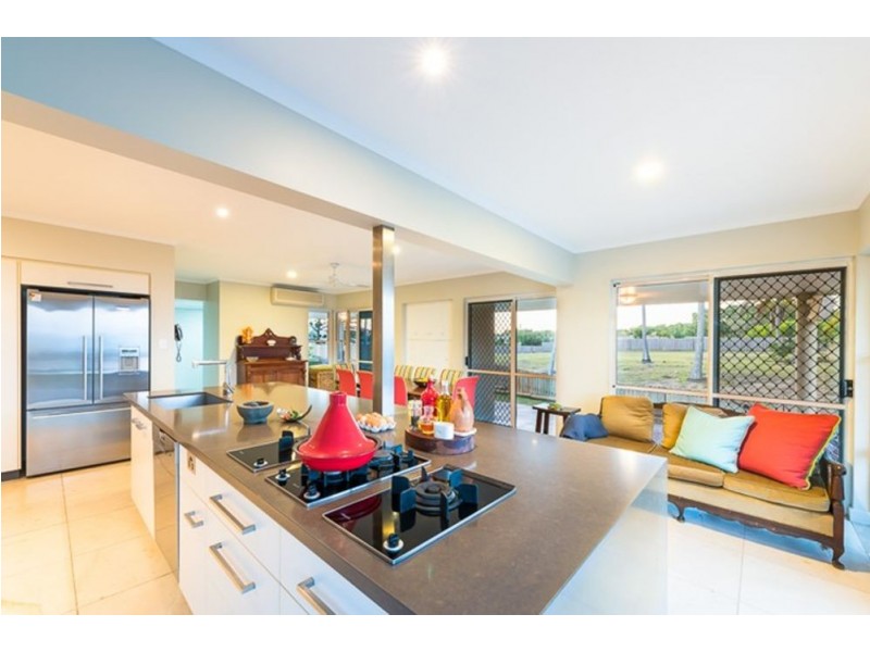 6 Island Close, Shoal Point QLD 4750