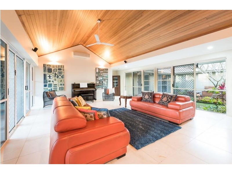 6 Island Close, Shoal Point QLD 4750