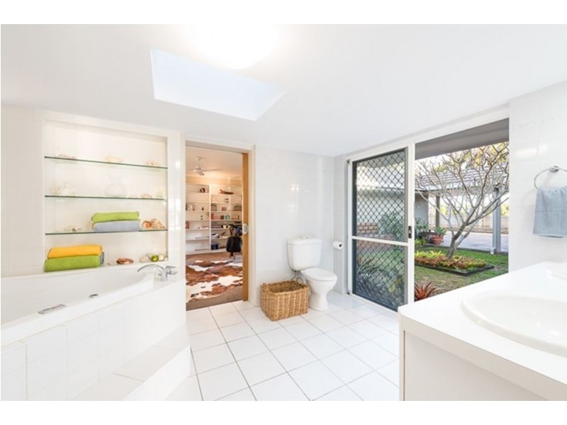 6 Island Close, Shoal Point QLD 4750