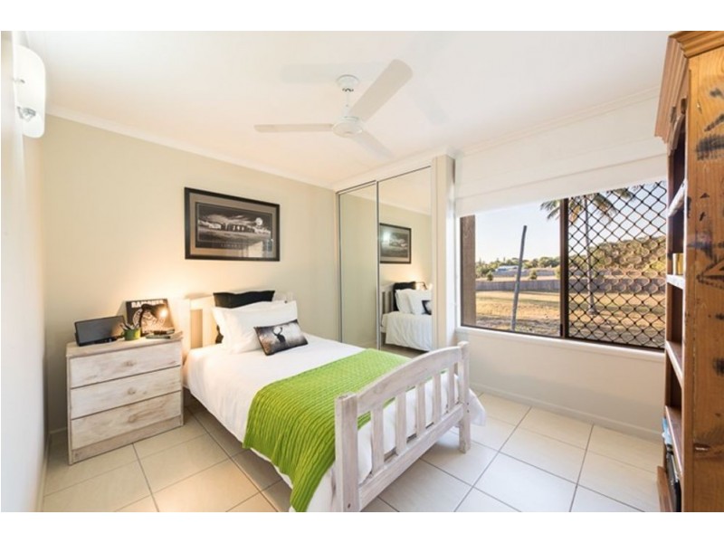 6 Island Close, Shoal Point QLD 4750