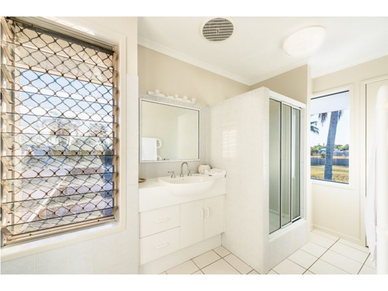 6 Island Close, Shoal Point QLD 4750