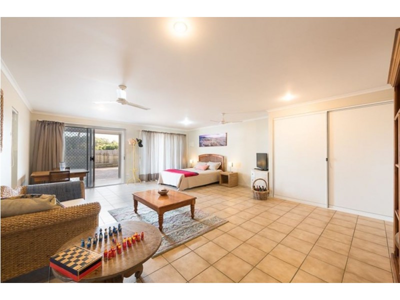 6 Island Close, Shoal Point QLD 4750
