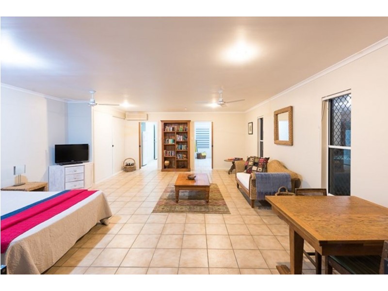6 Island Close, Shoal Point QLD 4750