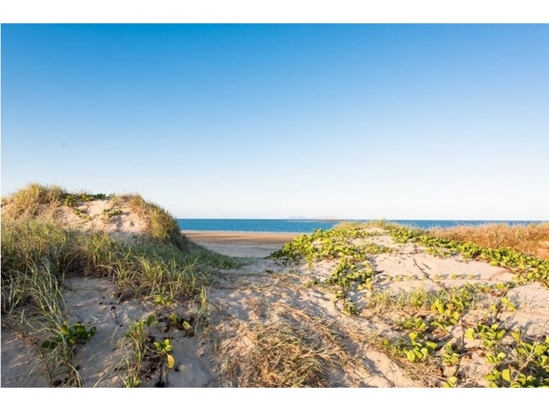 6 Island Close, Shoal Point QLD 4750