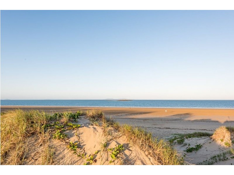 6 Island Close, Shoal Point QLD 4750