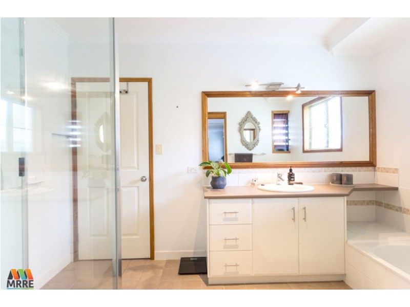 5 Palmview Court, Rural View QLD 4740