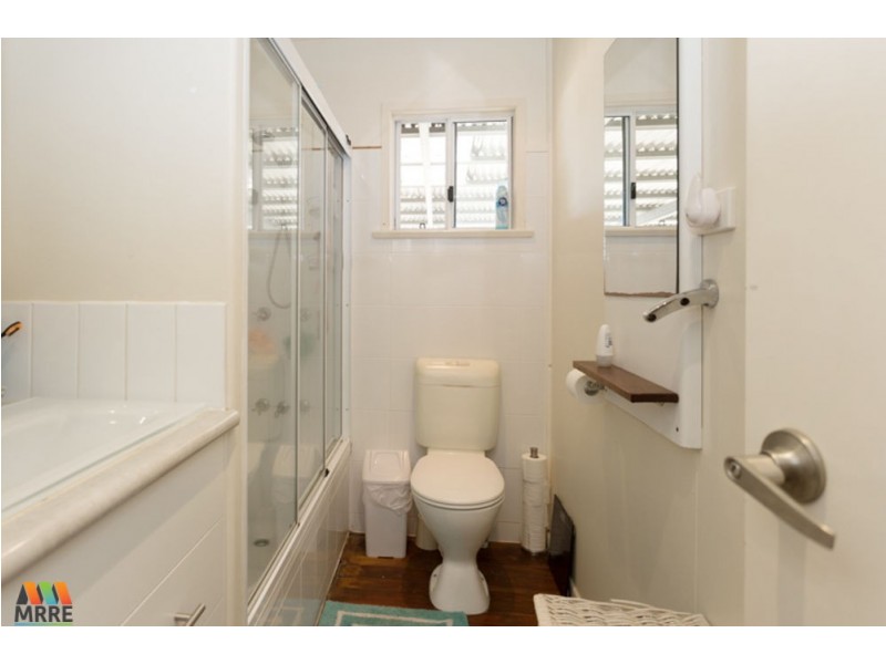 4 Hill End Road, Glenella QLD 4740