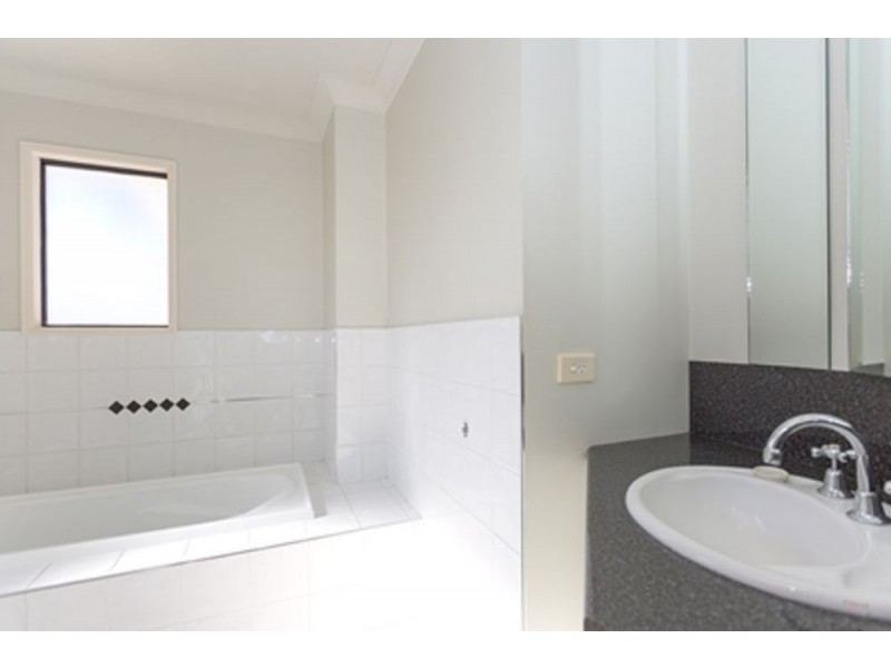 2 Clearvista Crescent, Mount Pleasant QLD 4740