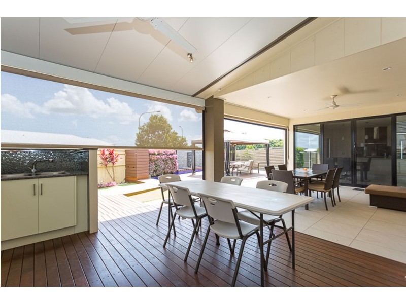 93 Mansfield Dr, Beaconsfield QLD 4740