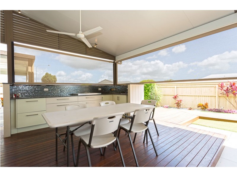 93 Mansfield Dr, Beaconsfield QLD 4740