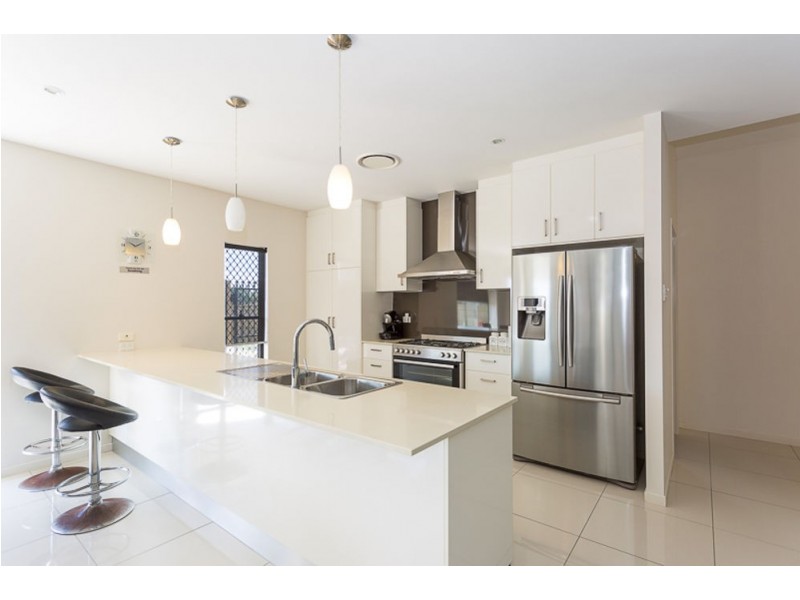 93 Mansfield Dr, Beaconsfield QLD 4740