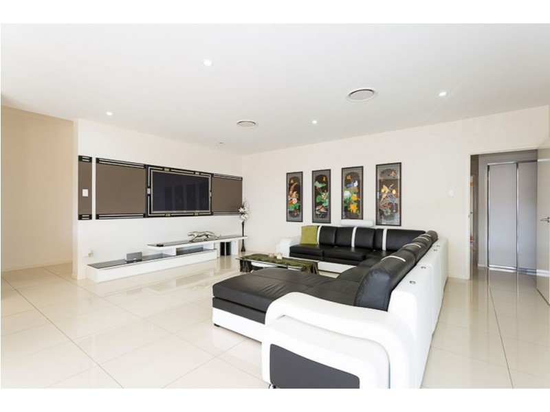 93 Mansfield Dr, Beaconsfield QLD 4740