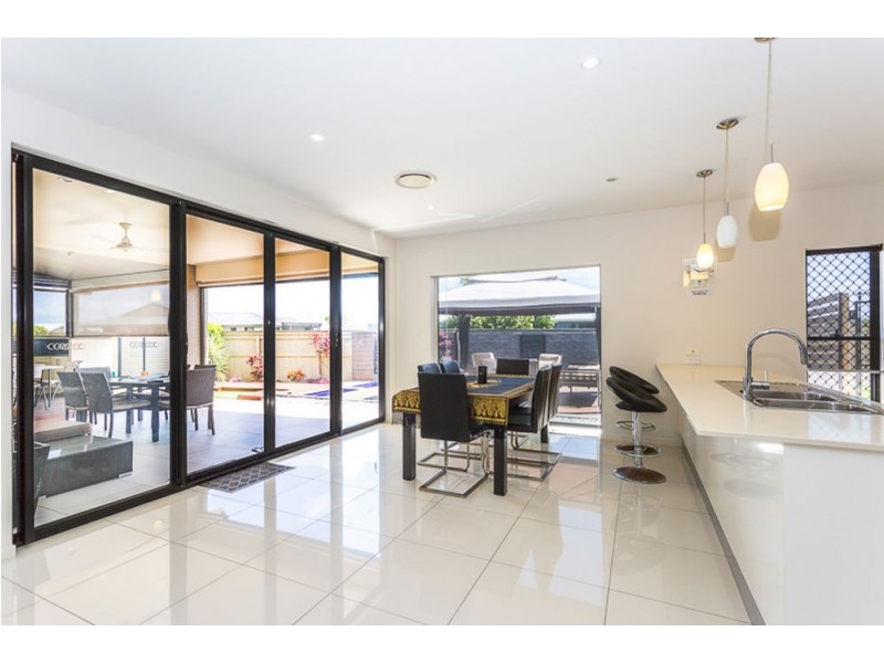 93 Mansfield Dr, Beaconsfield QLD 4740