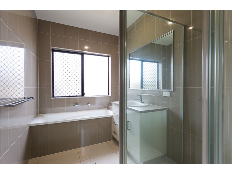 93 Mansfield Dr, Beaconsfield QLD 4740