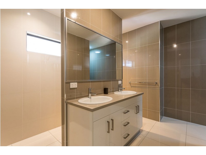 93 Mansfield Dr, Beaconsfield QLD 4740