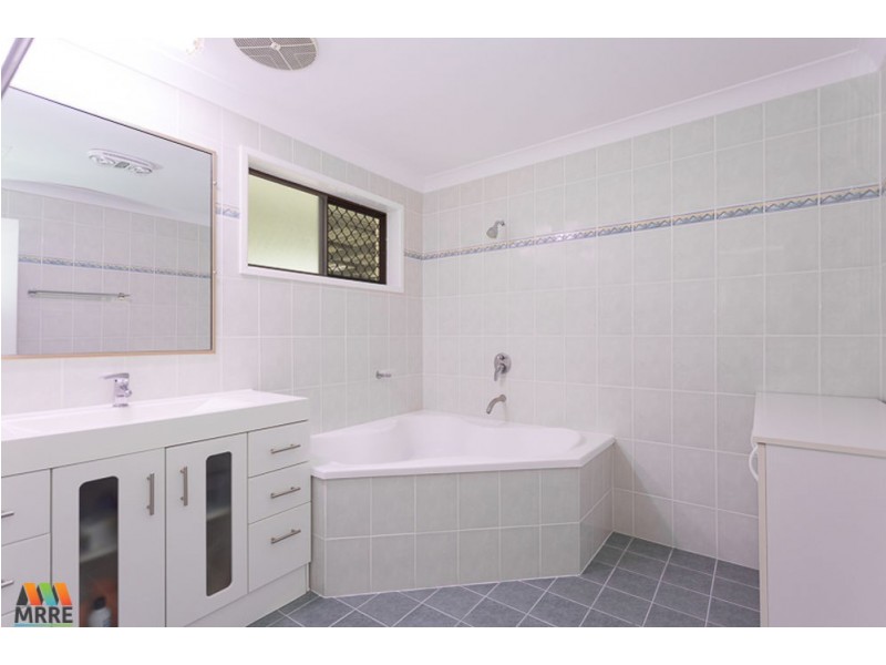 20 Mansfield Drive, Beaconsfield QLD 4740