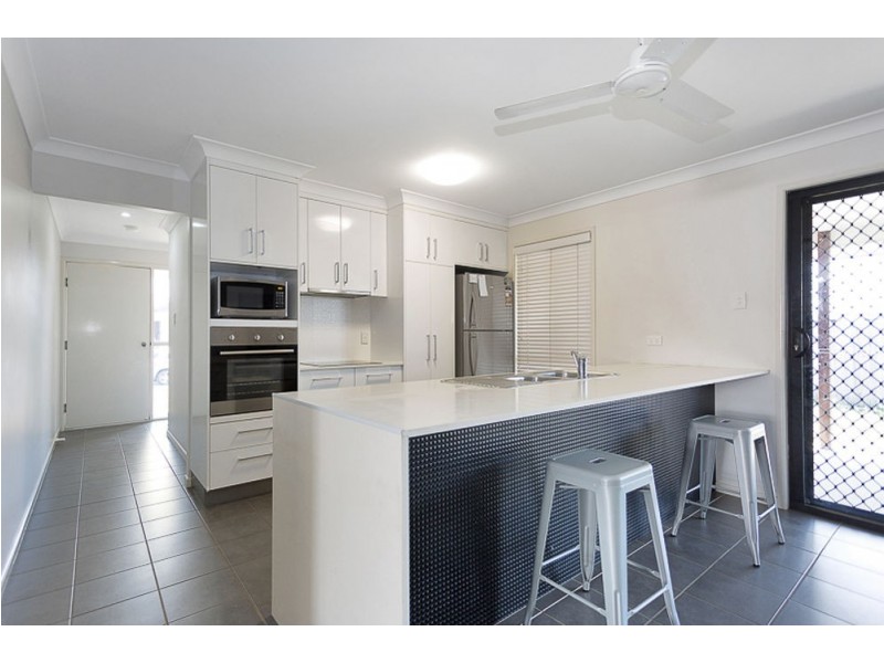 72 Makybe Diva Dr, Ooralea QLD 4740