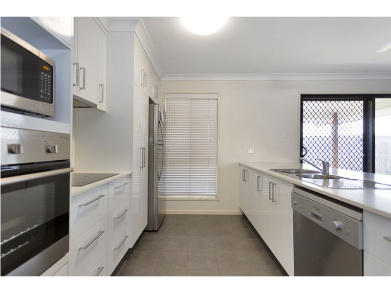 72 Makybe Diva Dr, Ooralea QLD 4740