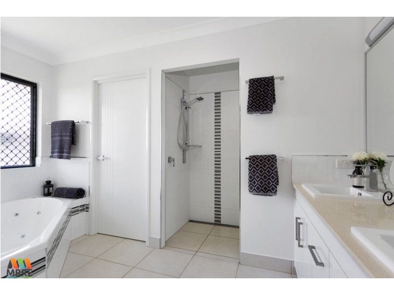 6 Farming Road, Ooralea QLD 4740