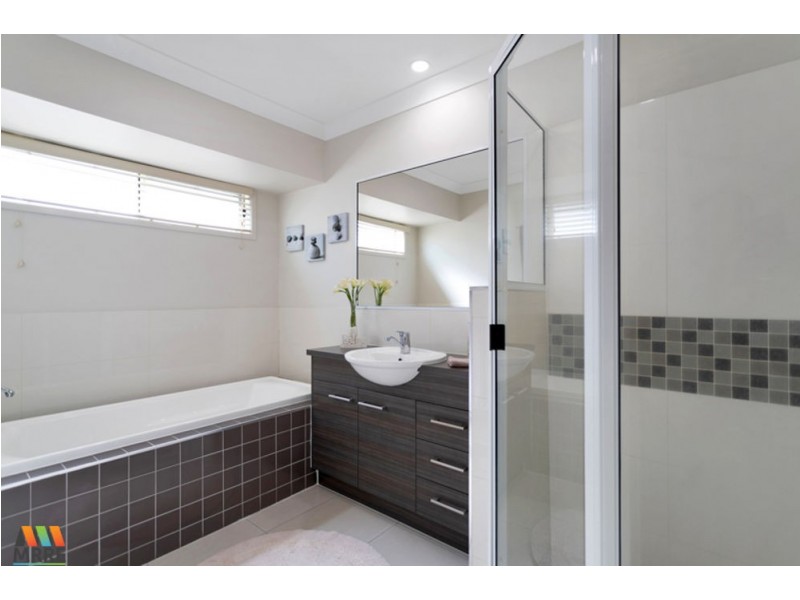 4 Webb Court, Rural View QLD 4740