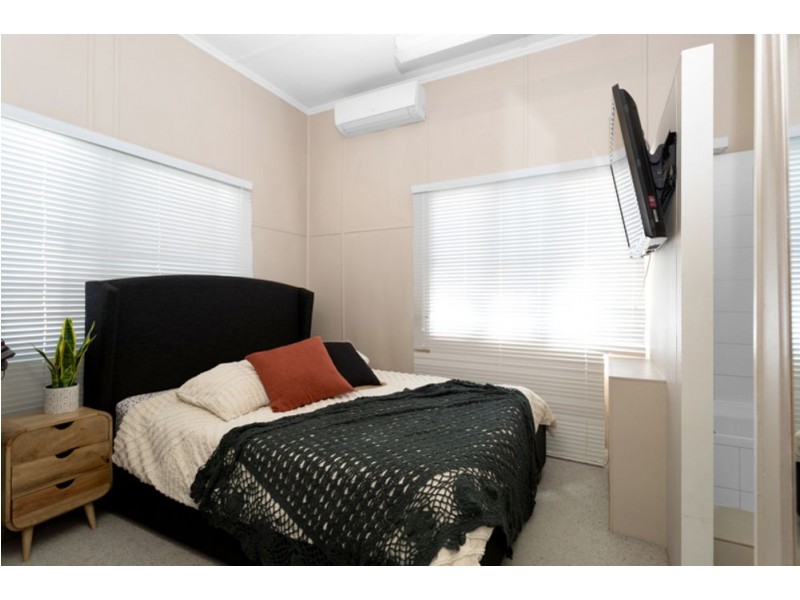 8 ARCHIBALD STREET, South Mackay QLD 4740