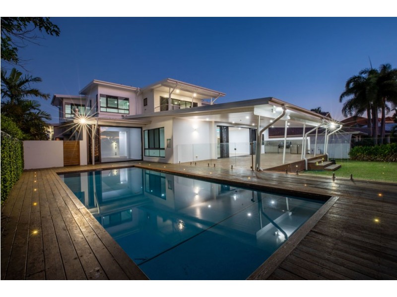 32 Beach Road, Dolphin Heads QLD 4740
