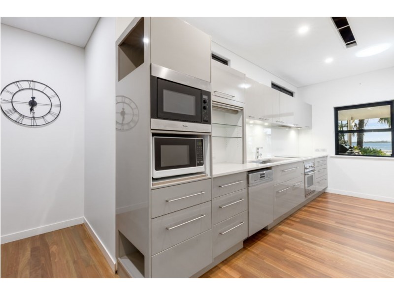 32 Beach Road, Dolphin Heads QLD 4740
