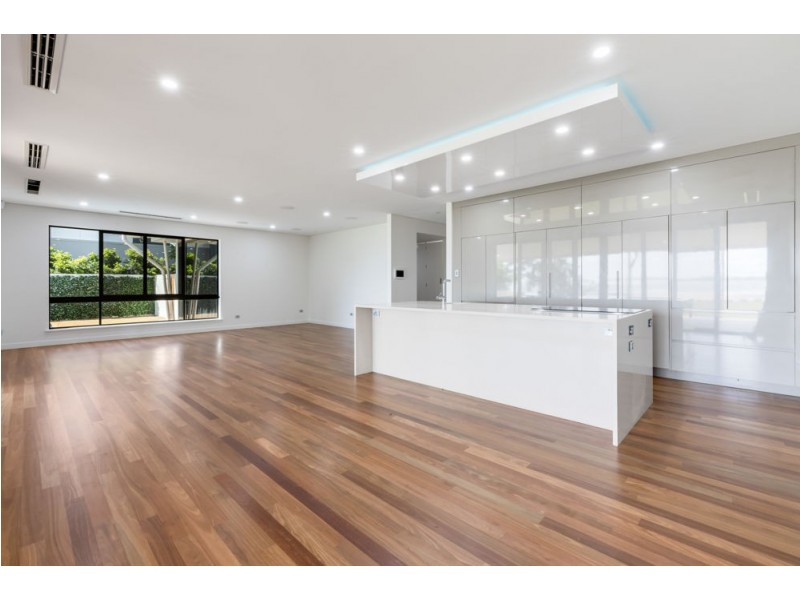 32 Beach Road, Dolphin Heads QLD 4740