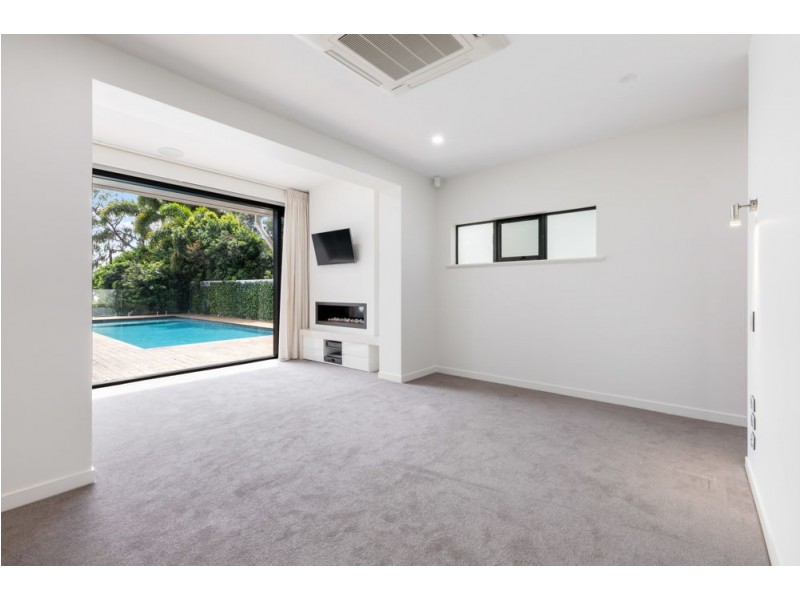 32 Beach Road, Dolphin Heads QLD 4740