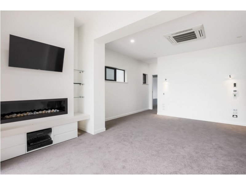 32 Beach Road, Dolphin Heads QLD 4740