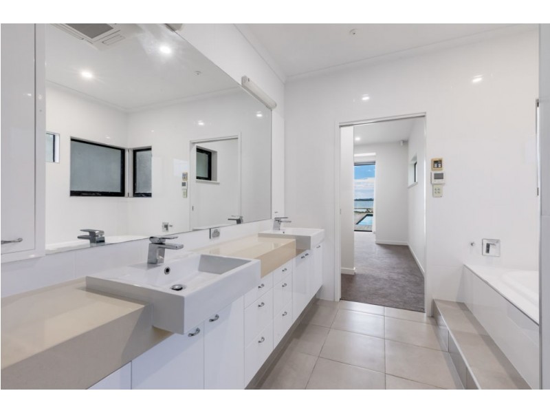 32 Beach Road, Dolphin Heads QLD 4740