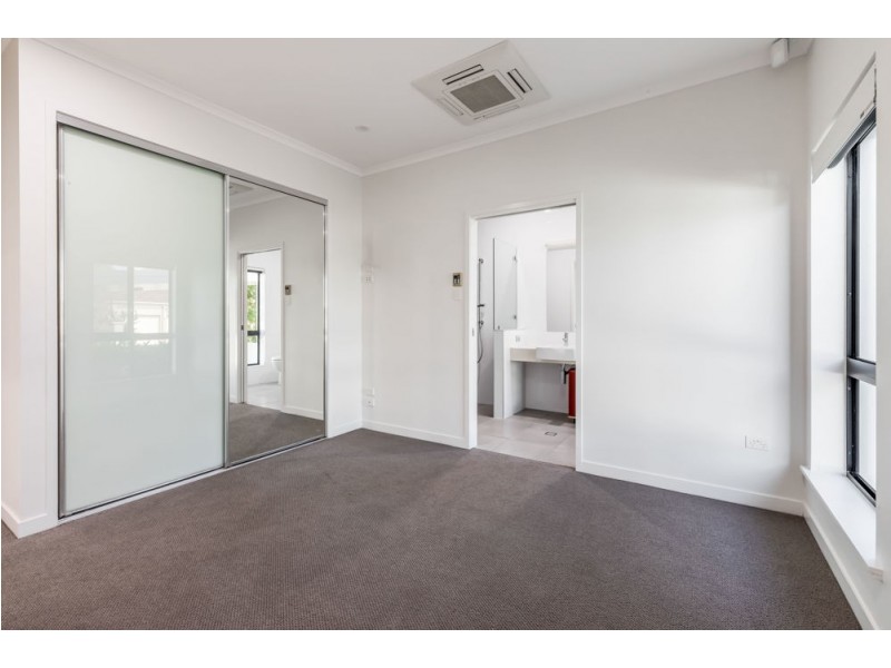 32 Beach Road, Dolphin Heads QLD 4740