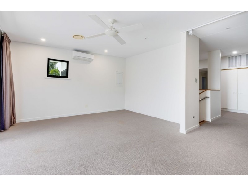 32 Beach Road, Dolphin Heads QLD 4740