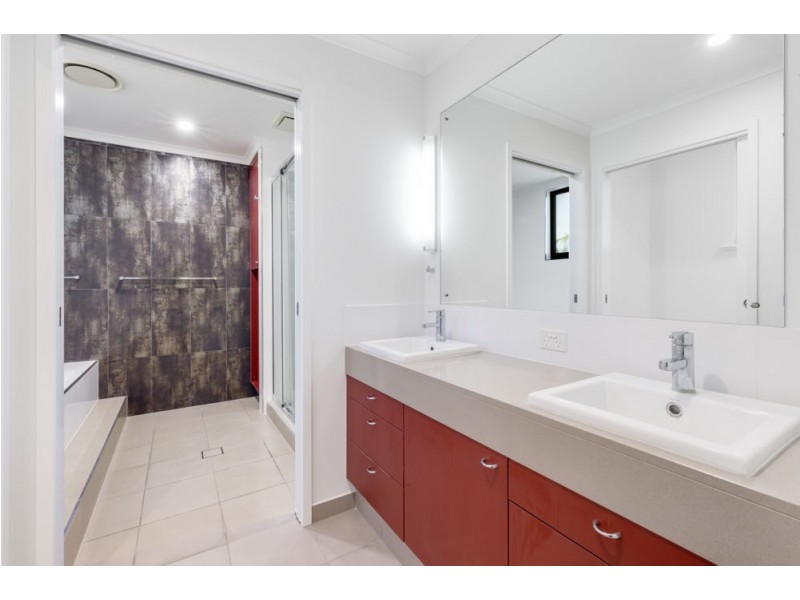 32 Beach Road, Dolphin Heads QLD 4740