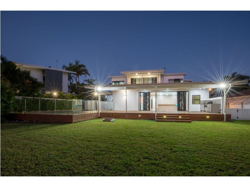 32 Beach Road, Dolphin Heads QLD 4740