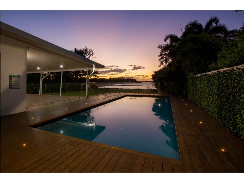 32 Beach Road, Dolphin Heads QLD 4740