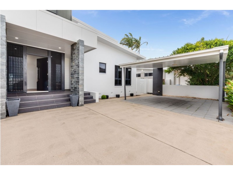 32 Beach Road, Dolphin Heads QLD 4740
