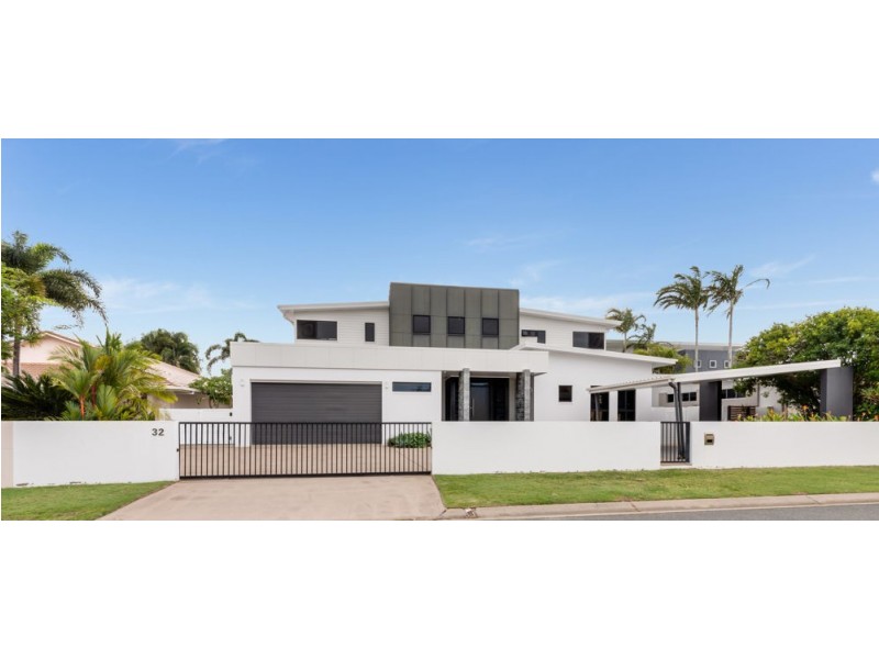 32 Beach Road, Dolphin Heads QLD 4740