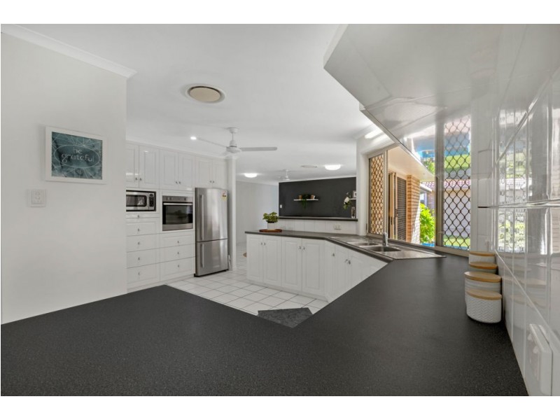 26 Lochmaben Court, Beaconsfield QLD 4740