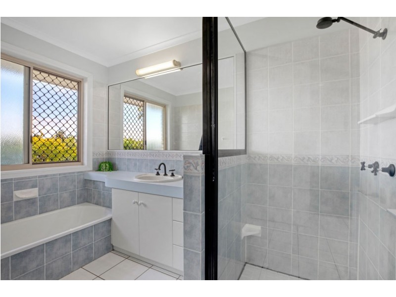 26 Lochmaben Court, Beaconsfield QLD 4740