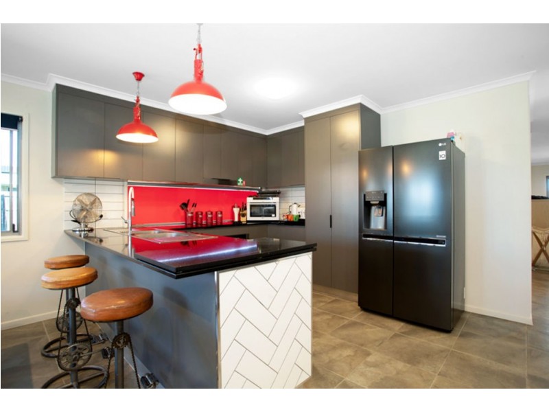 3 Michelle Place, Mirani QLD 4754