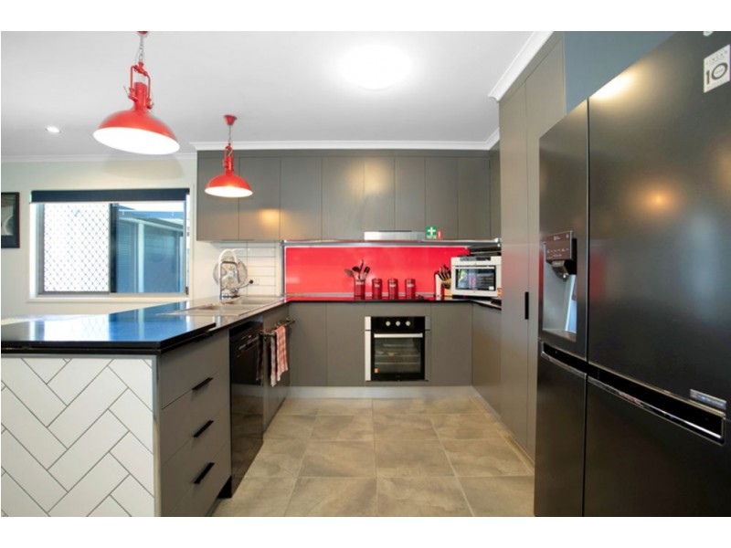 3 Michelle Place, Mirani QLD 4754