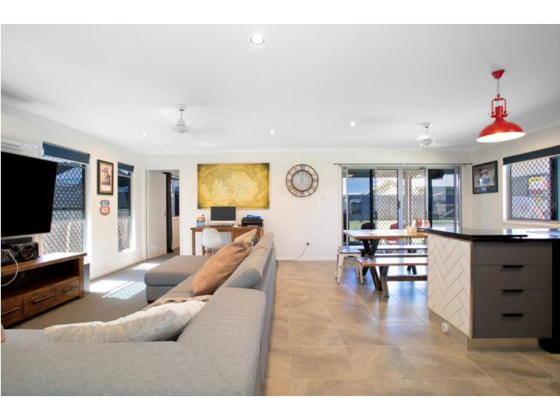 3 Michelle Place, Mirani QLD 4754