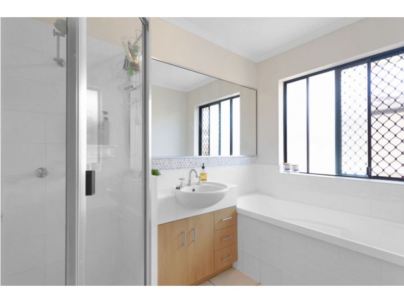 4 Tymons Court, Eimeo QLD 4740