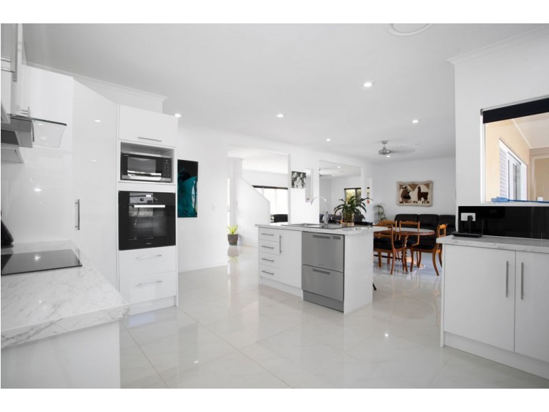 10 ANGLERS PARADE, Blacks Beach QLD 4740