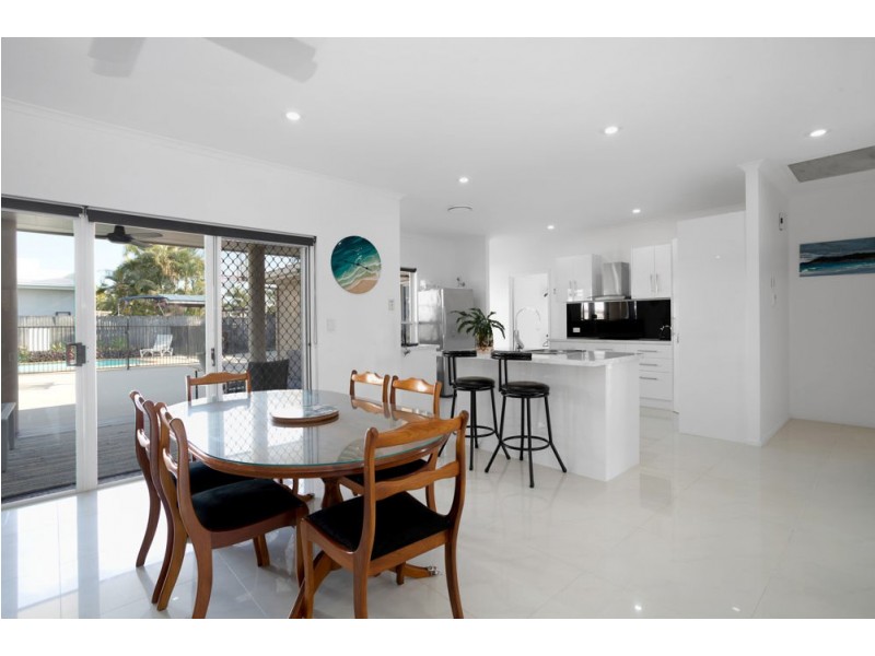 10 ANGLERS PARADE, Blacks Beach QLD 4740