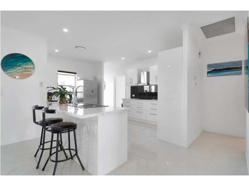 10 ANGLERS PARADE, Blacks Beach QLD 4740