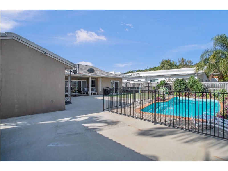 10 ANGLERS PARADE, Blacks Beach QLD 4740