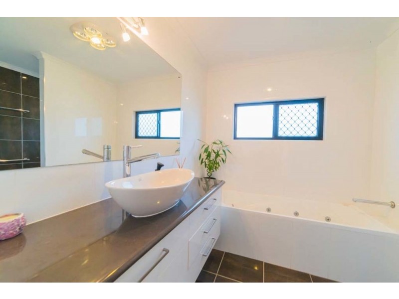 6 Weir Street, East Mackay QLD 4740