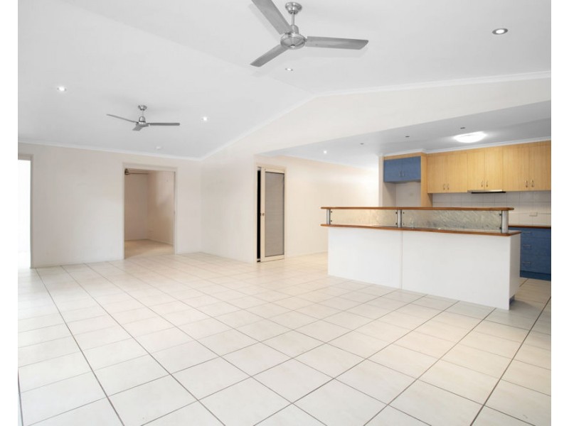 27/4 Bourke Street, Blacks Beach QLD 4740